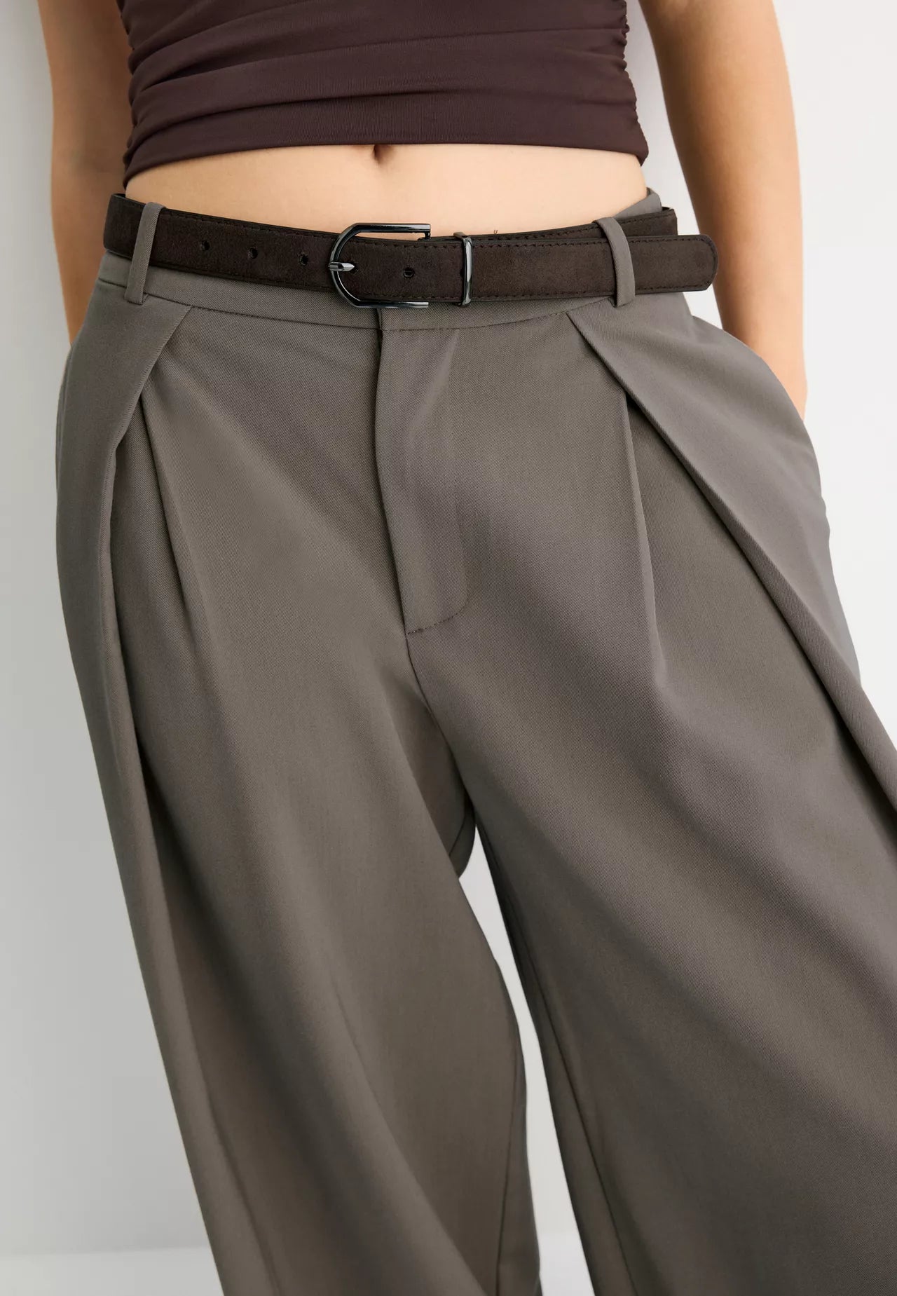 Maxi Dart Brown Pleated Pants
