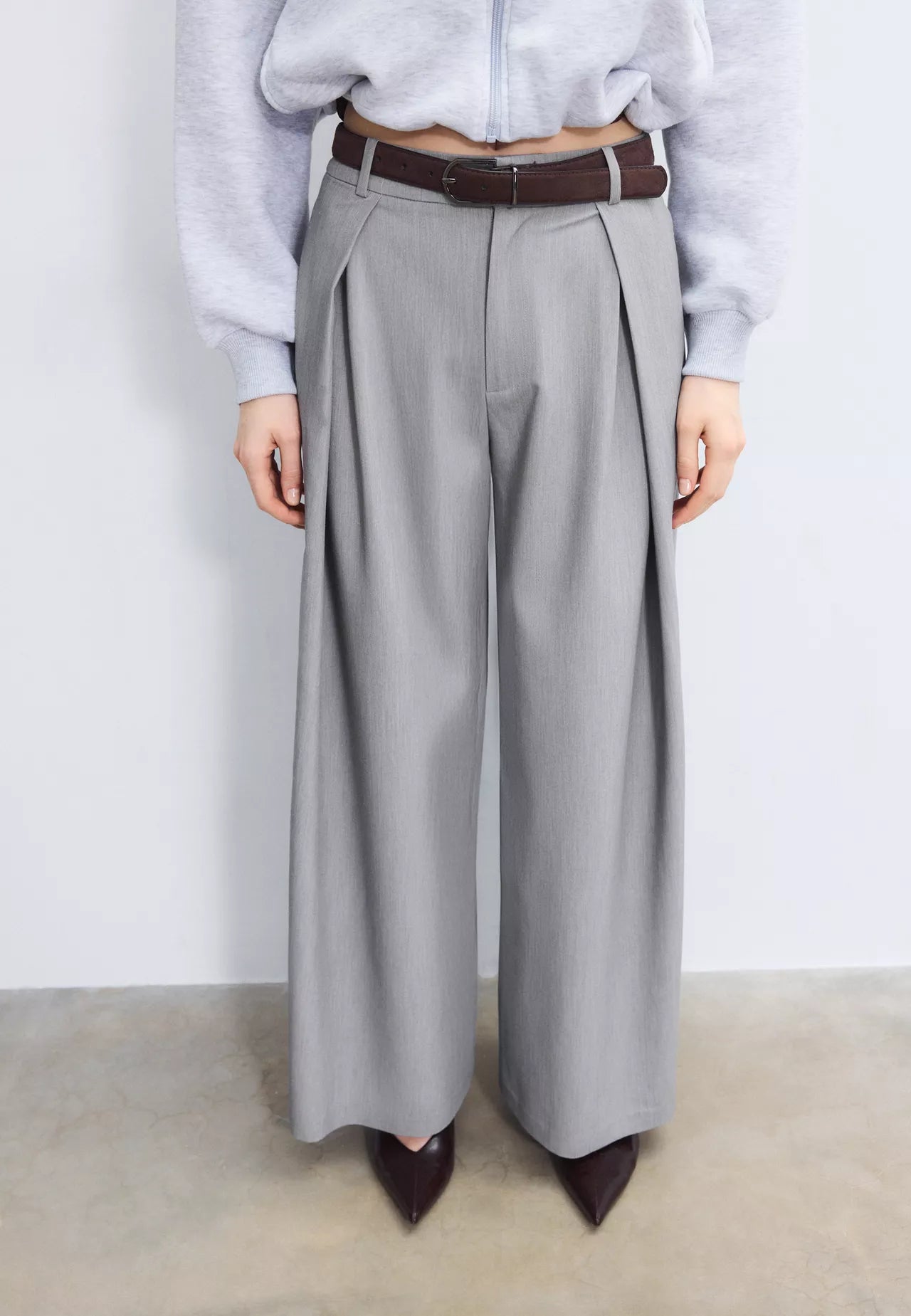Maxi Dart Gray Pleated Pants