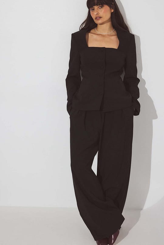Wide-Leg Black Pleated Pants