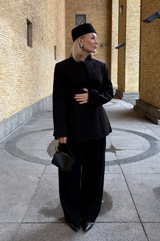 Wide-Leg Black Pleated Pants